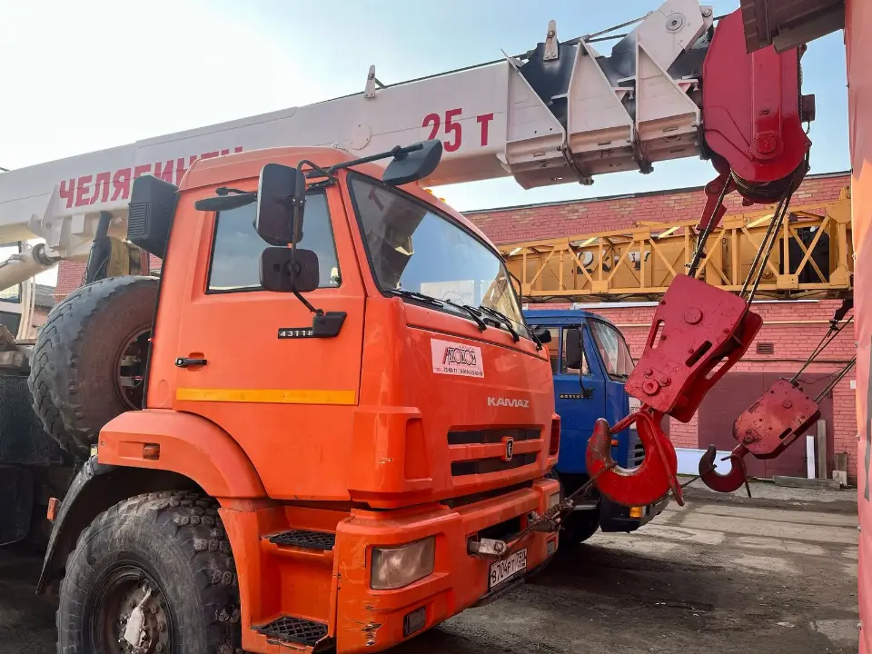 Автокран 25 тонн 28 метров + гусёк 9 метров