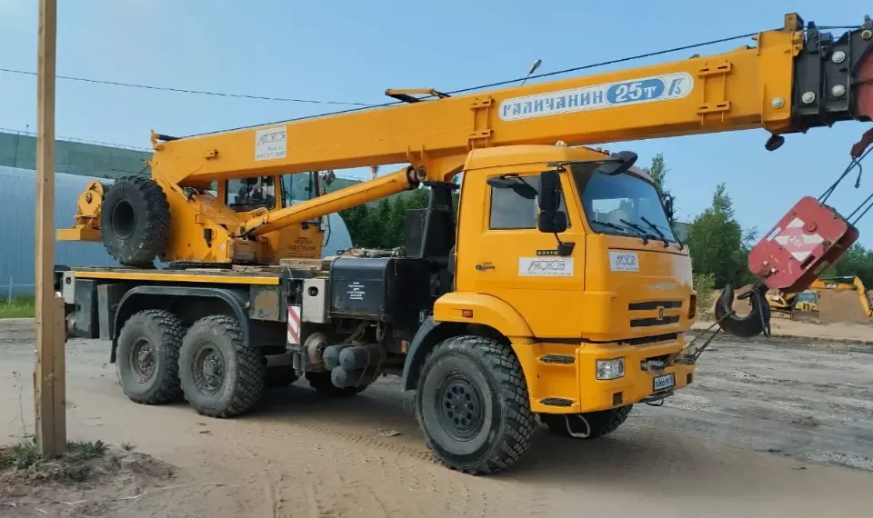 Автомобильный кран-вездеход 25 т КС-55713-5В